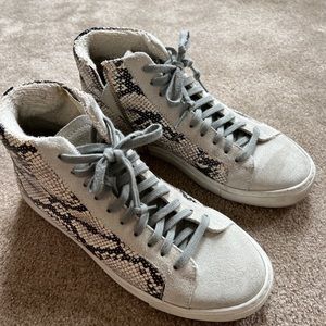 P448 woman’s sneaker